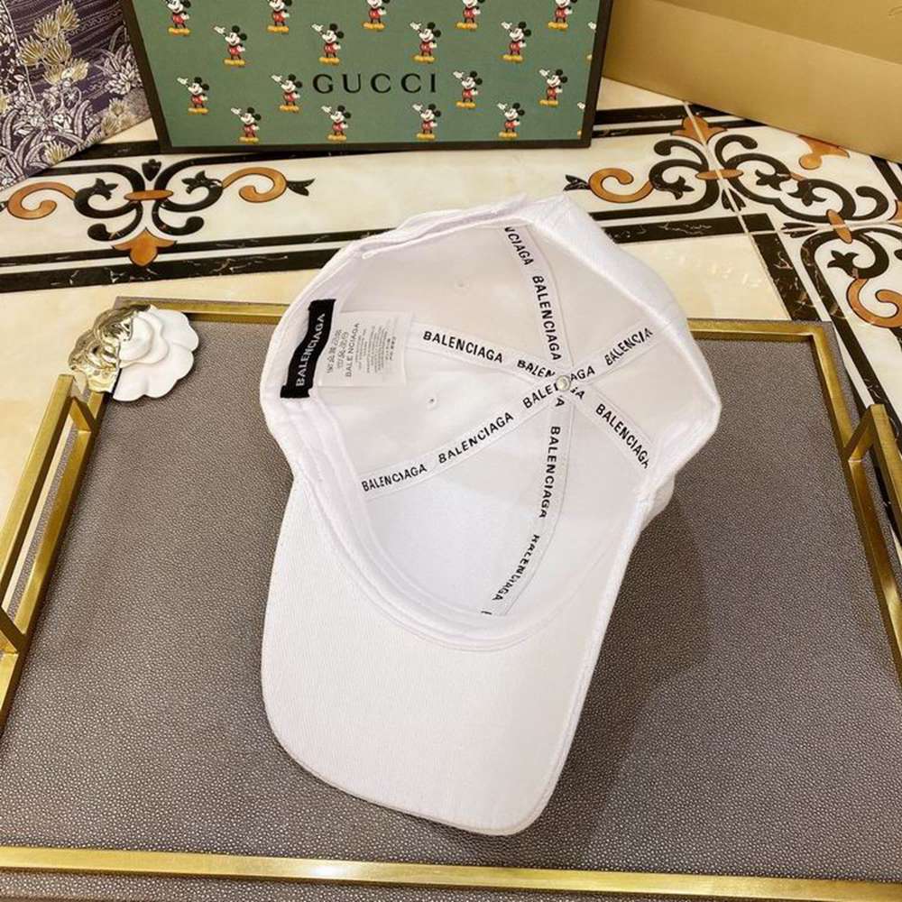 Ba*len*cia*ga hat